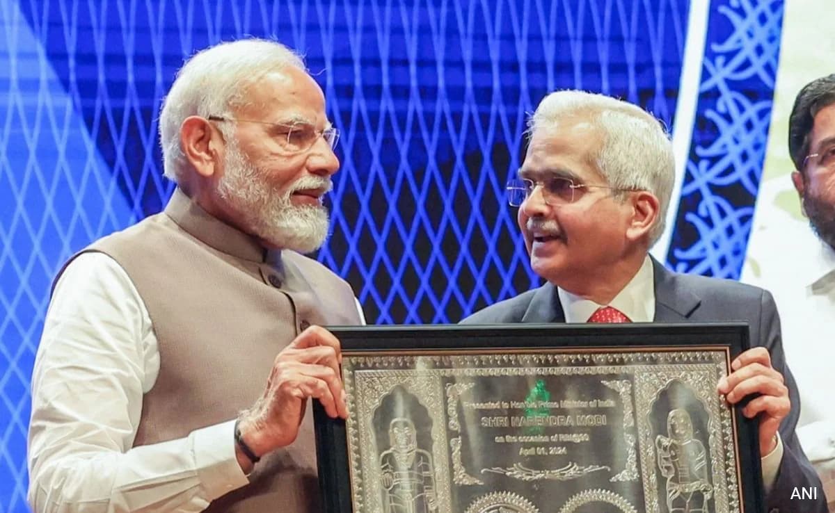 Saktikant das with pm modi